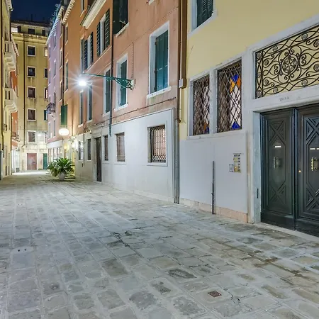 San Moise Luxury
